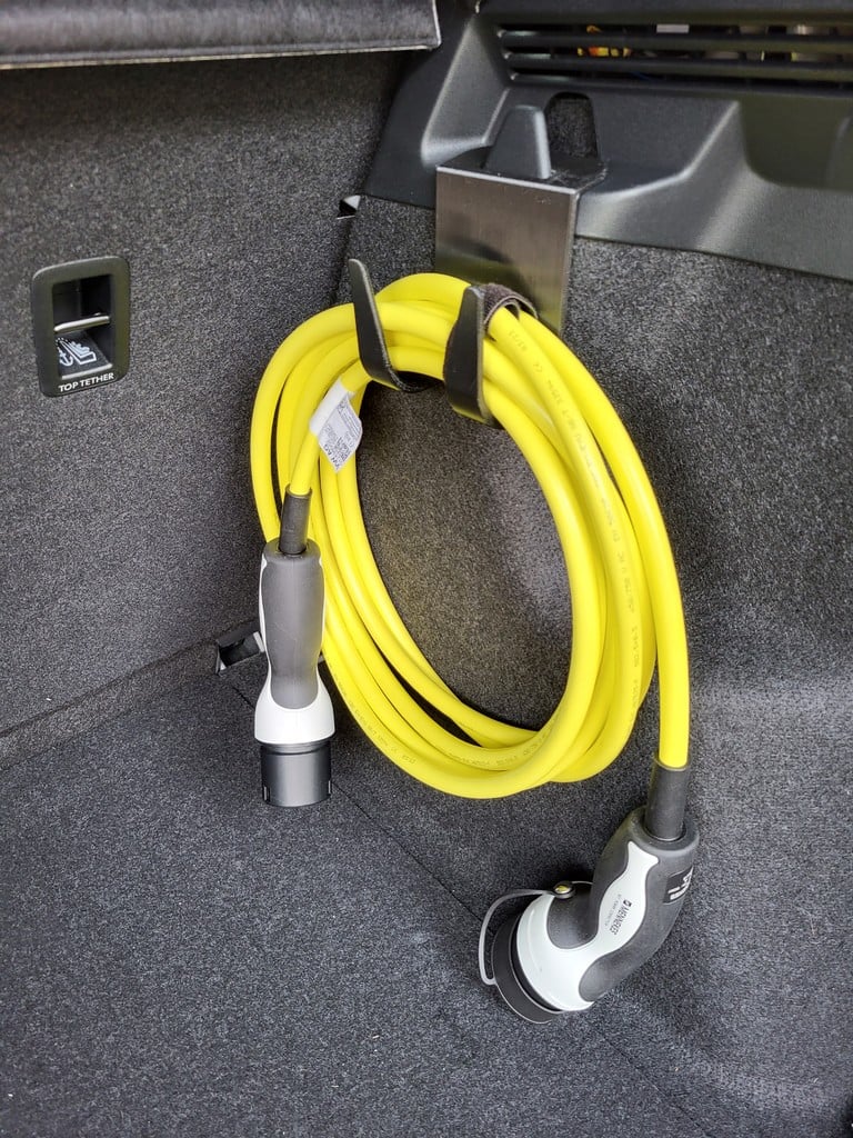 Volkswagen ID.4 -latauskaapelikoukku tavaratilaan