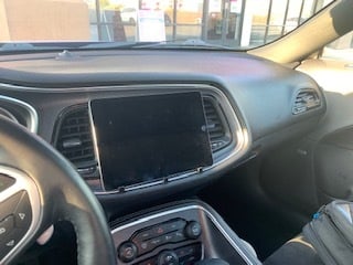 Älypuhelimen ja tabletin autoteline Dodgeen Uconnect-järjestelmillä