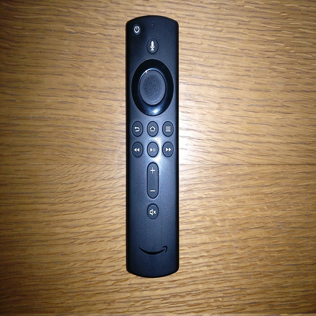 Amazon FireTV Stick Kauko-ohjain televisio-ohjaustelineellä