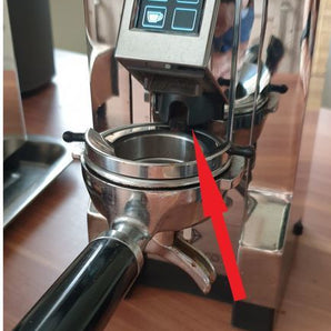 Parannuksia Eureka Mignonille: Portafilter-pidike ja kahvisuppilo