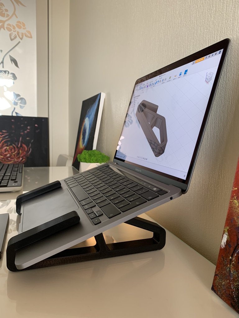 Jalusta MacBook Pro 13':lle