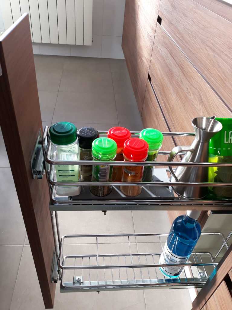 Kompakti maustejärjestäjä laatikkoon
