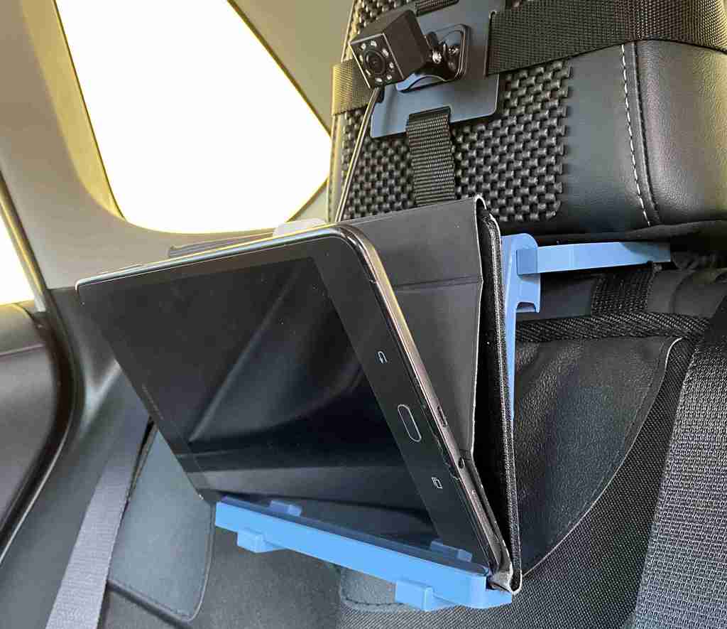 Tabletin auton niskatuen pidike