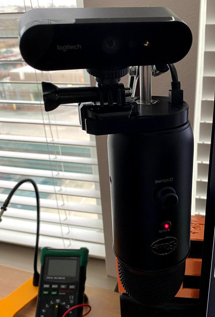 Blue Yeti -mikrofoni ja GoPro/Webcam-kiinnike