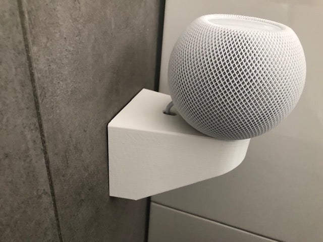 Seinäkiinnitys HomePod Minille pistorasiassa