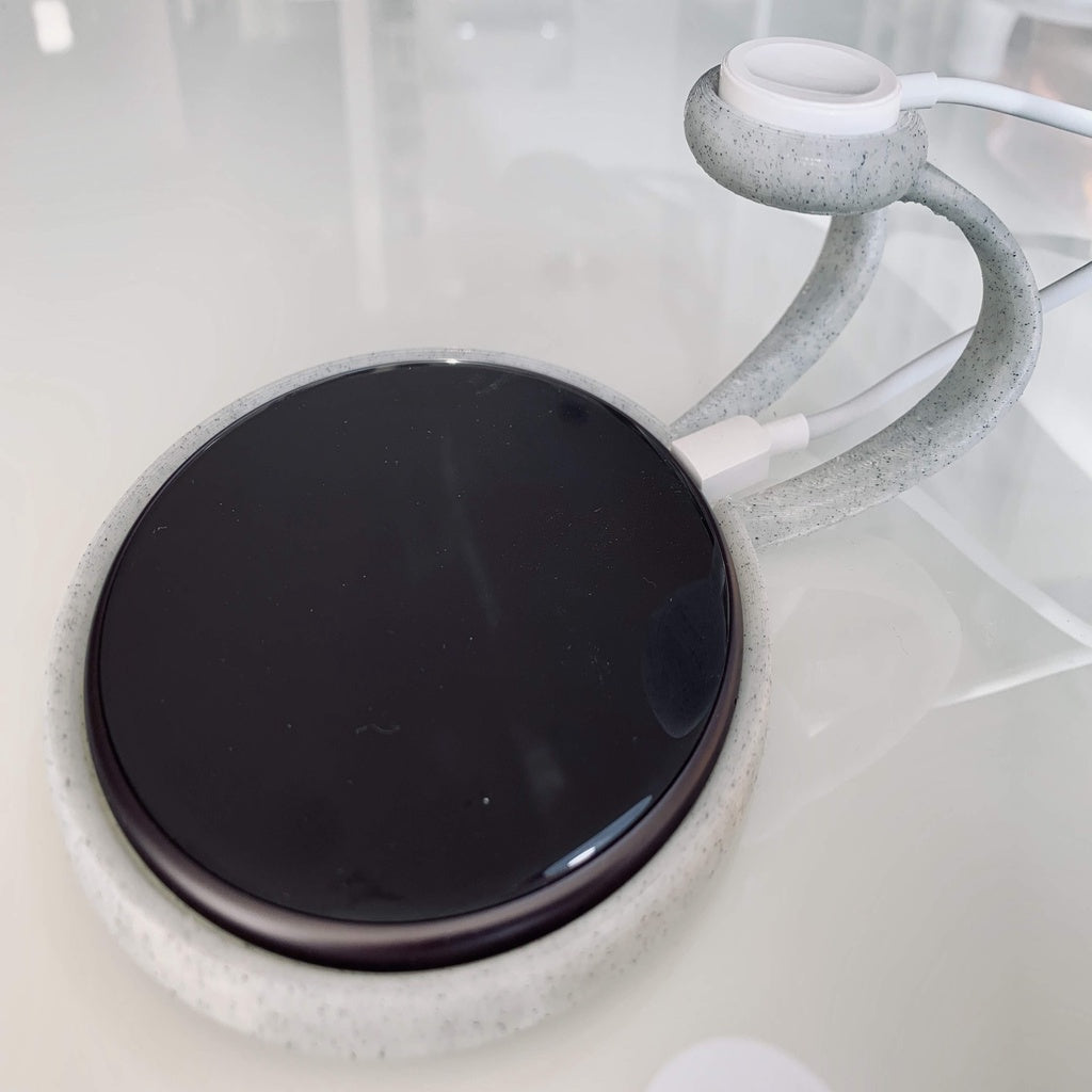 Langaton latausteline iPhonelle ja Apple Watch V2 'Enterprise' -älykellolle