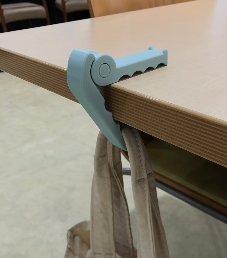 Kannettava krokotiilipöytäkoukku laukuille