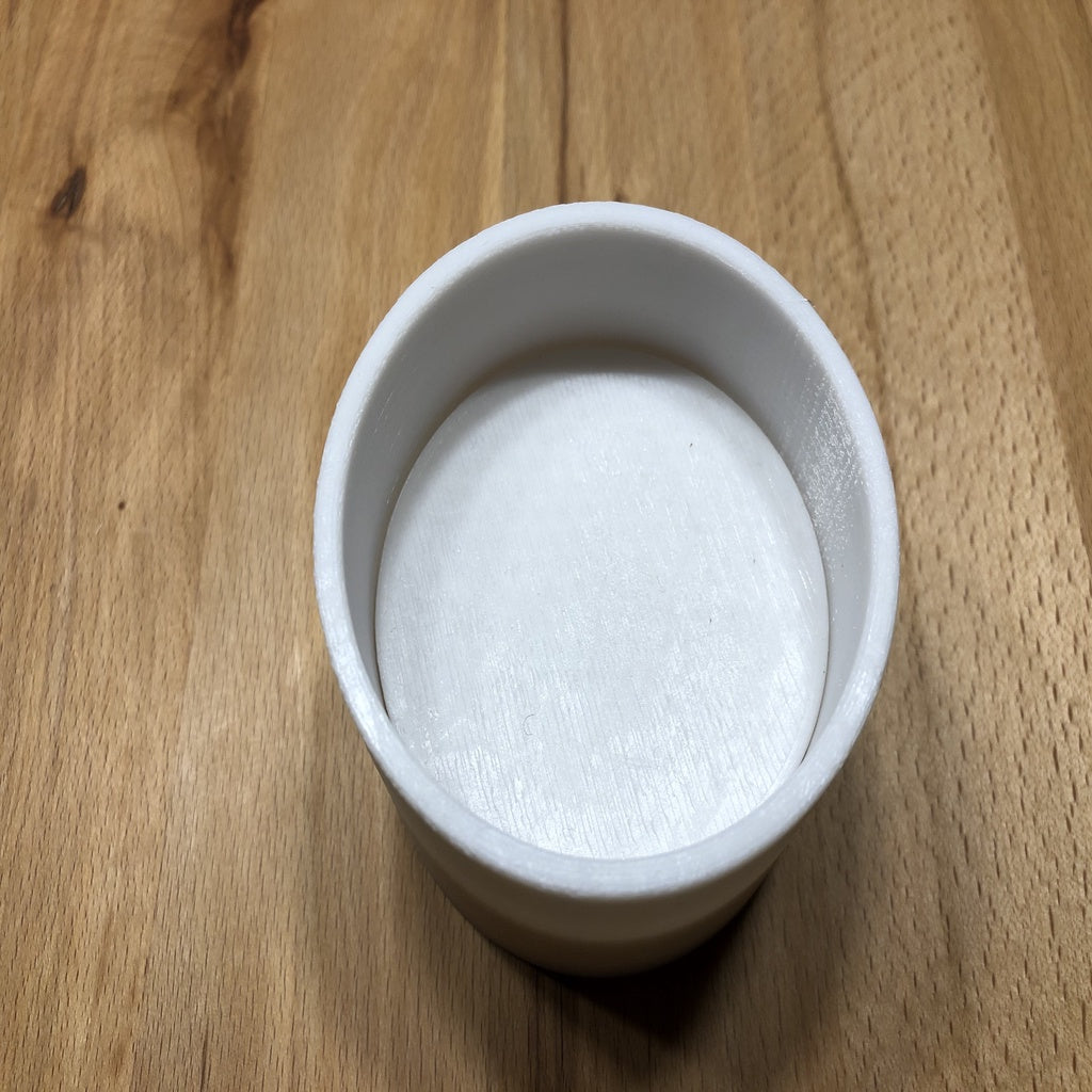 Shampoo-pala muotti ja puristin kotitekoiseen hiustenhoitoon