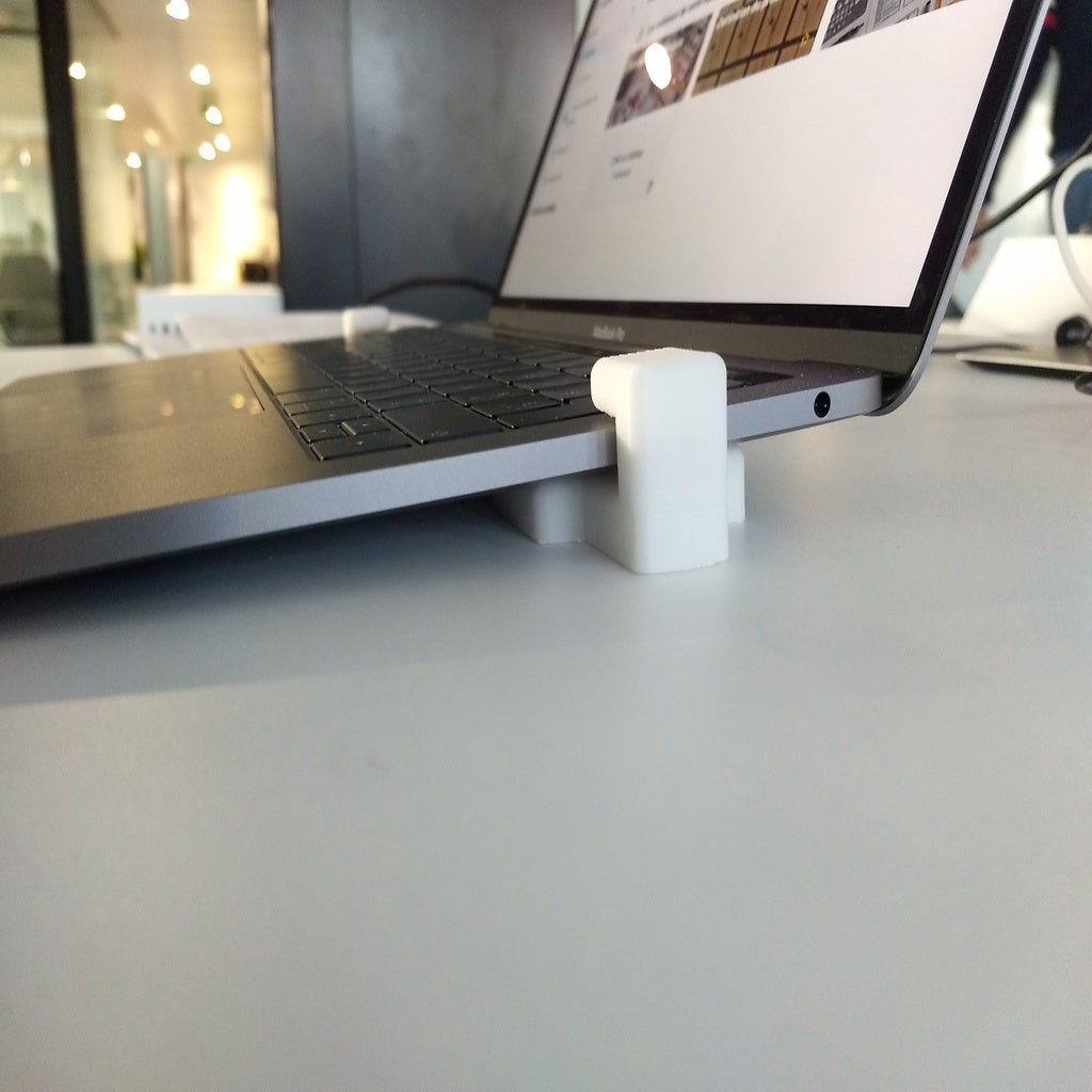 MacBook Pro 13 2019 -tuki/telakointiasema