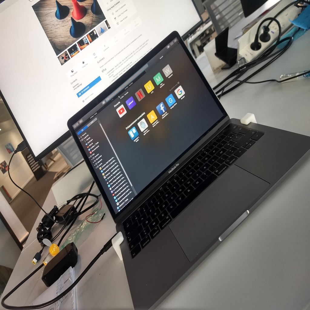 MacBook Pro 13 2019 -tuki/telakointiasema