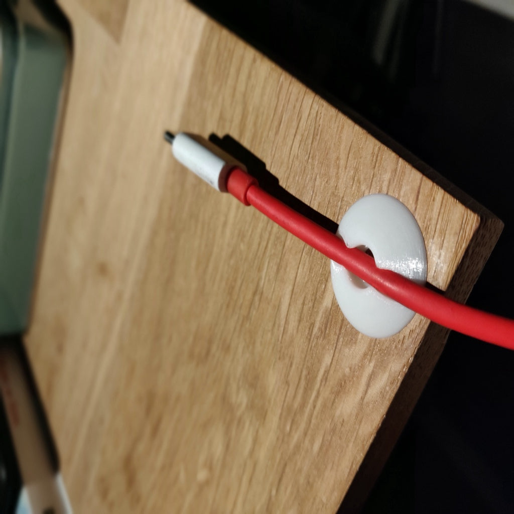 USB-kaapelin pidike