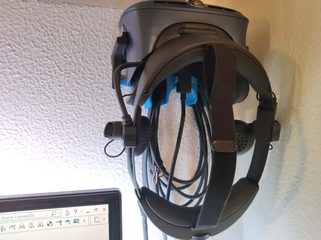 HTC Vive COSMOS minimalistinen seinäkiinnitys kaapelinhallinnalla