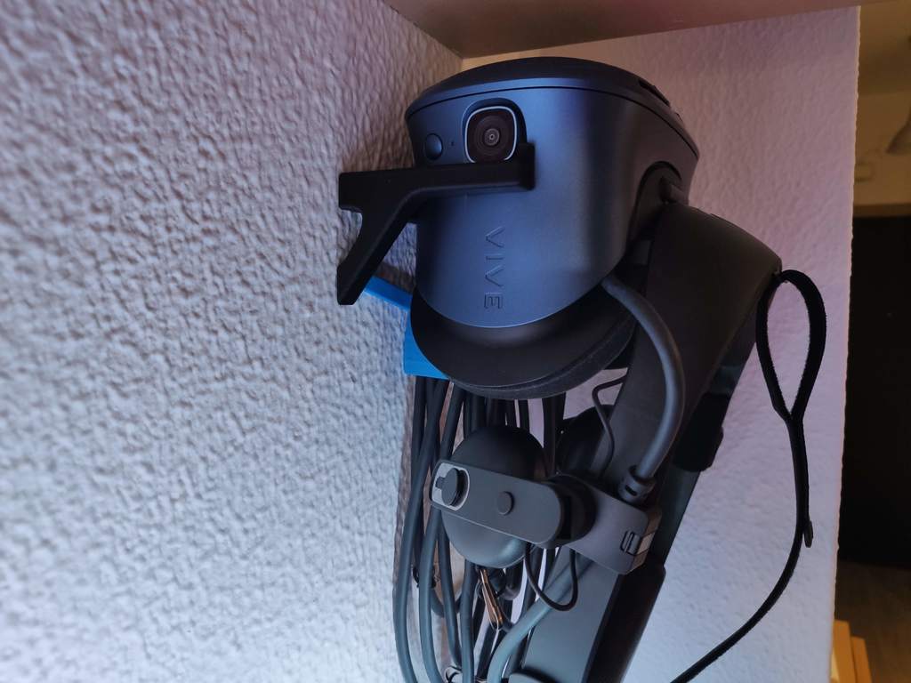 HTC Vive COSMOS minimalistinen seinäkiinnitys kaapelinhallinnalla