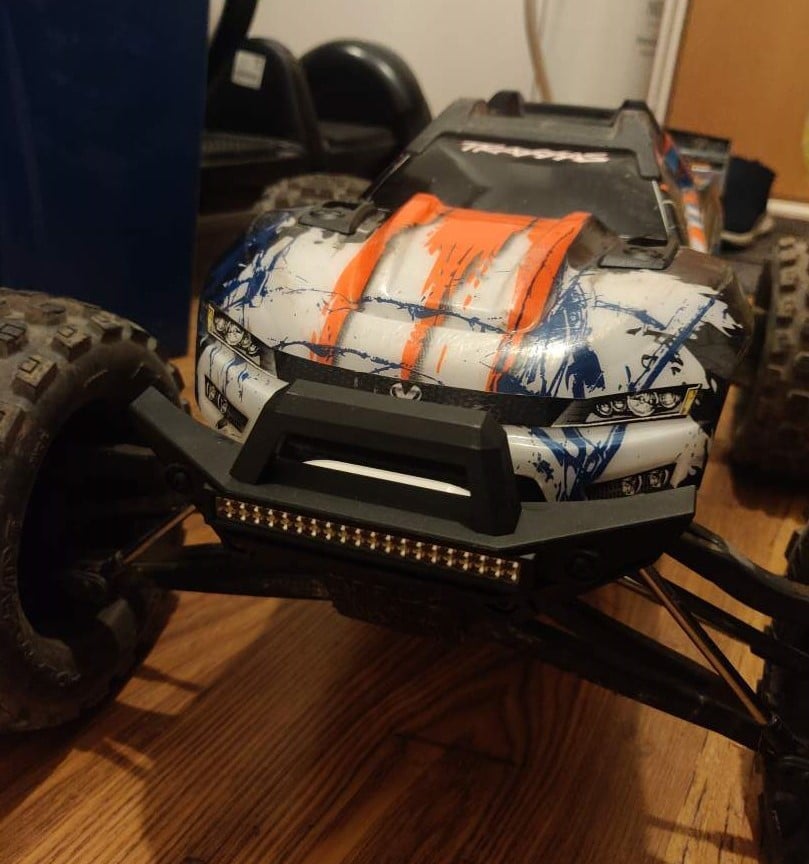 Traxxas Maxx - E-revo 2.0 -puskurisovitin