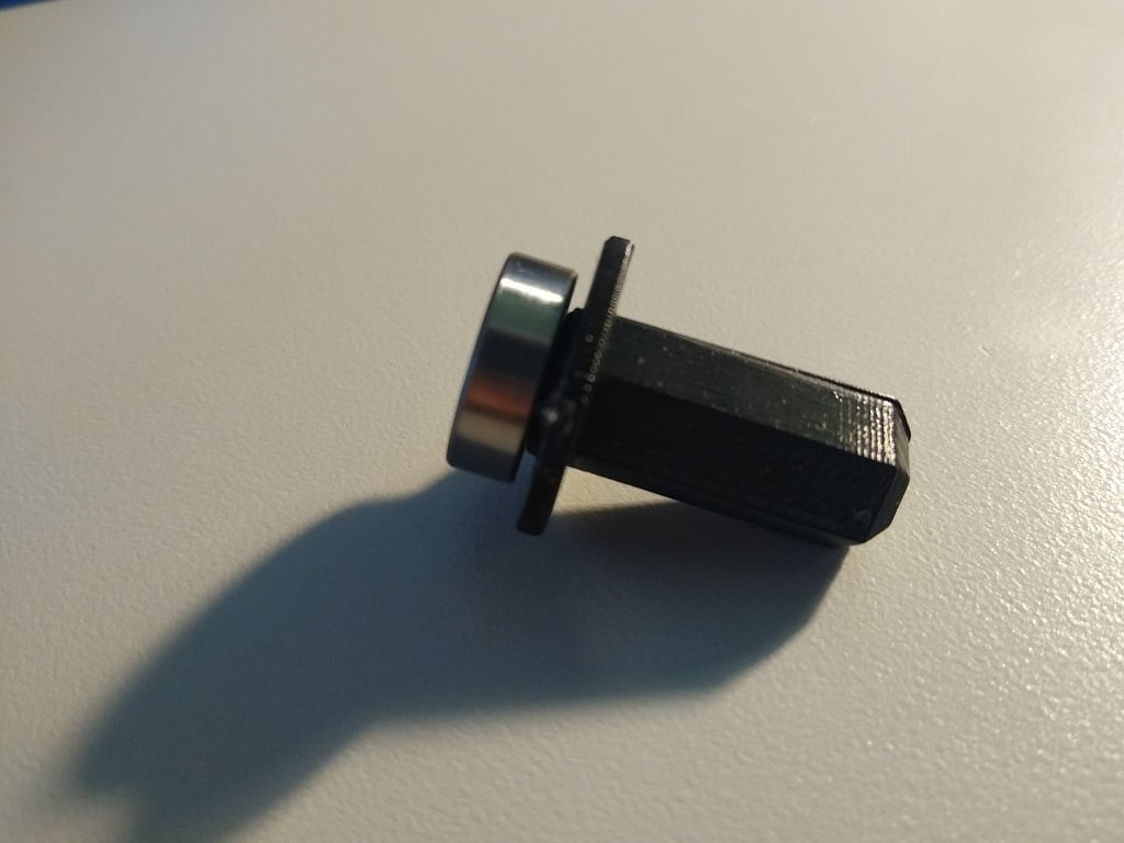 Parannettu päätykappale Neato -imurin rullaharjalle