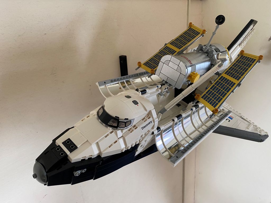 Seinäkiinnike LEGO Shuttle Discoverylle 10283