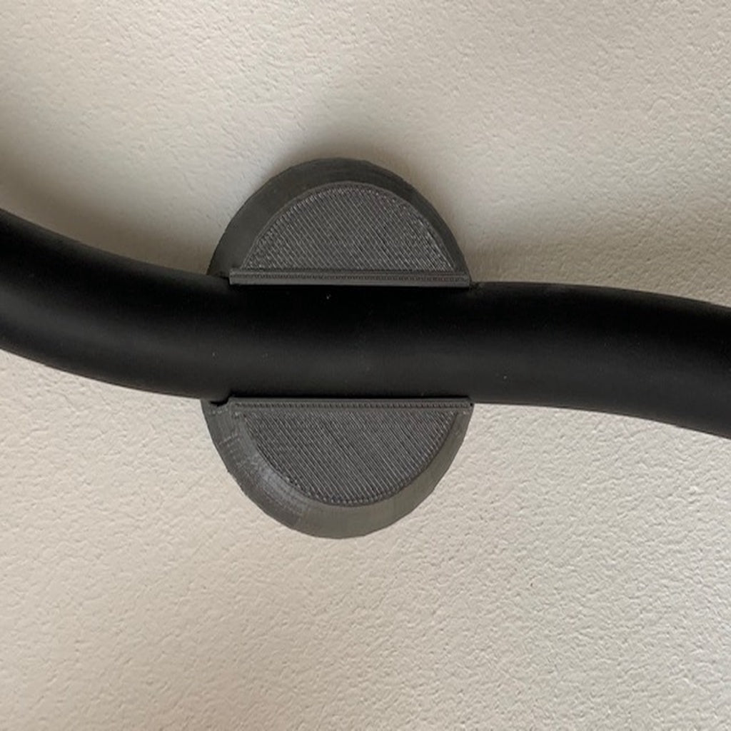 Seinälle asennettava napsukiinnike 19 mm kaapelille sähköauton latureille