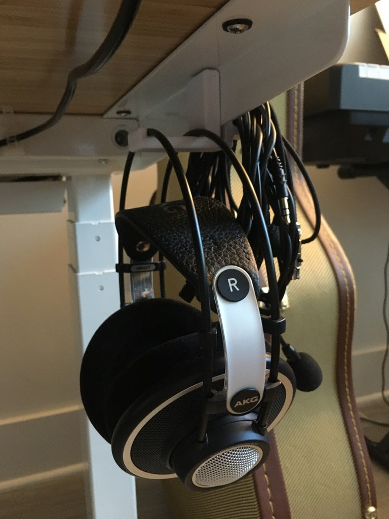 Alustason kuuloketeline Fully Jarvis -nostopöydälle