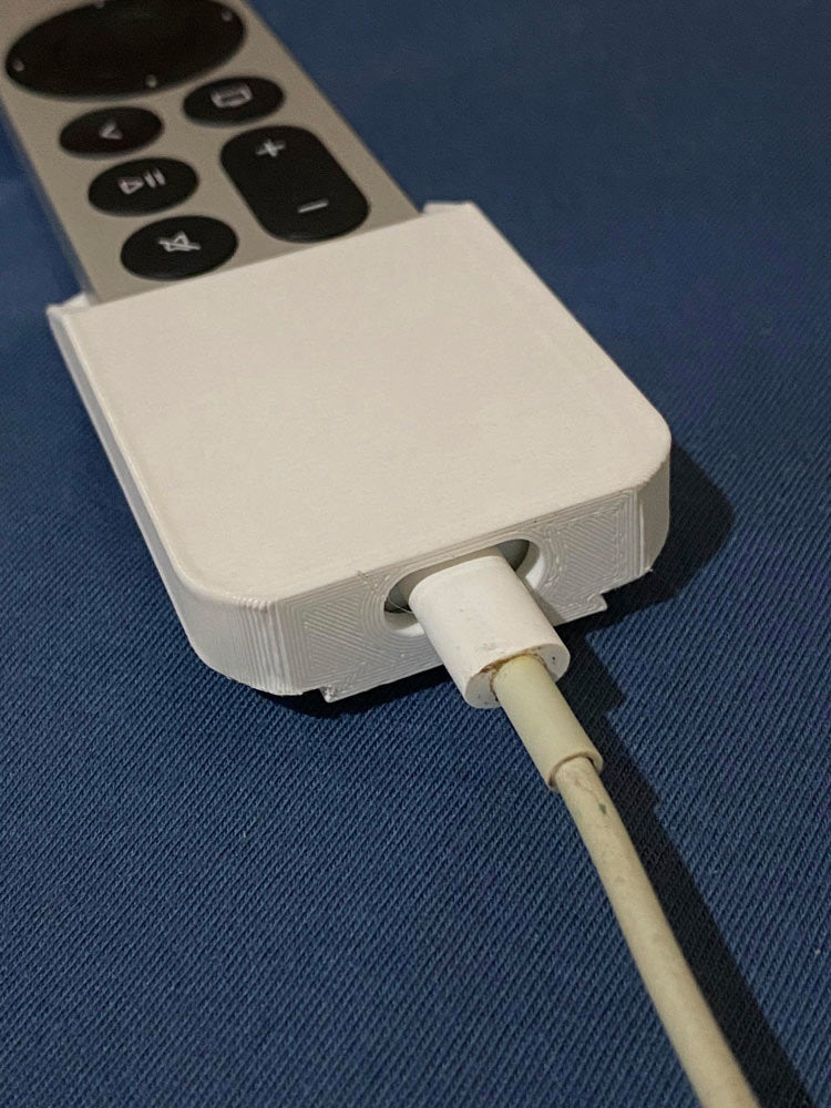 Seinään kiinnitettävä pidike Apple TV -kaukosäätimelle (2022-malli)