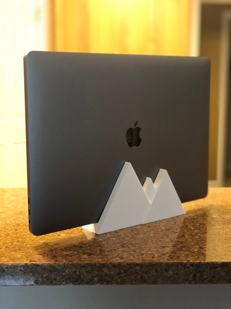 Pystysuuntainen MacBook Pro -teline – 15 tuuman (2018) vuoristomalli