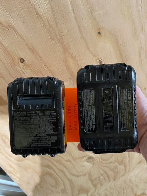 Dewalt 20V -akun pidike kaksoisseinäasennukseen
