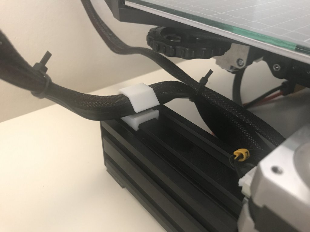 Kaapeliklipsi ekstruuderille (Ender 3) - tehokas kaapeliohjaus 4040/4020-profiileille