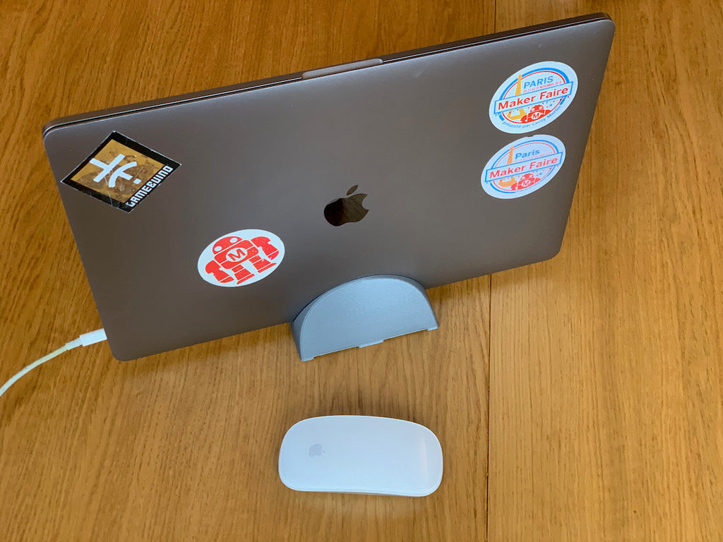 Pystysuuntainen MacBook-teline tehokkaalla jäähdytyksellä