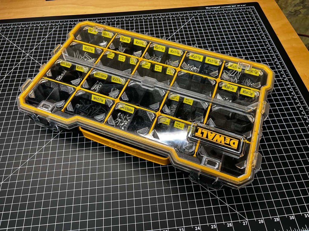 Modulaariset järjestäjälaatikot pienille osille