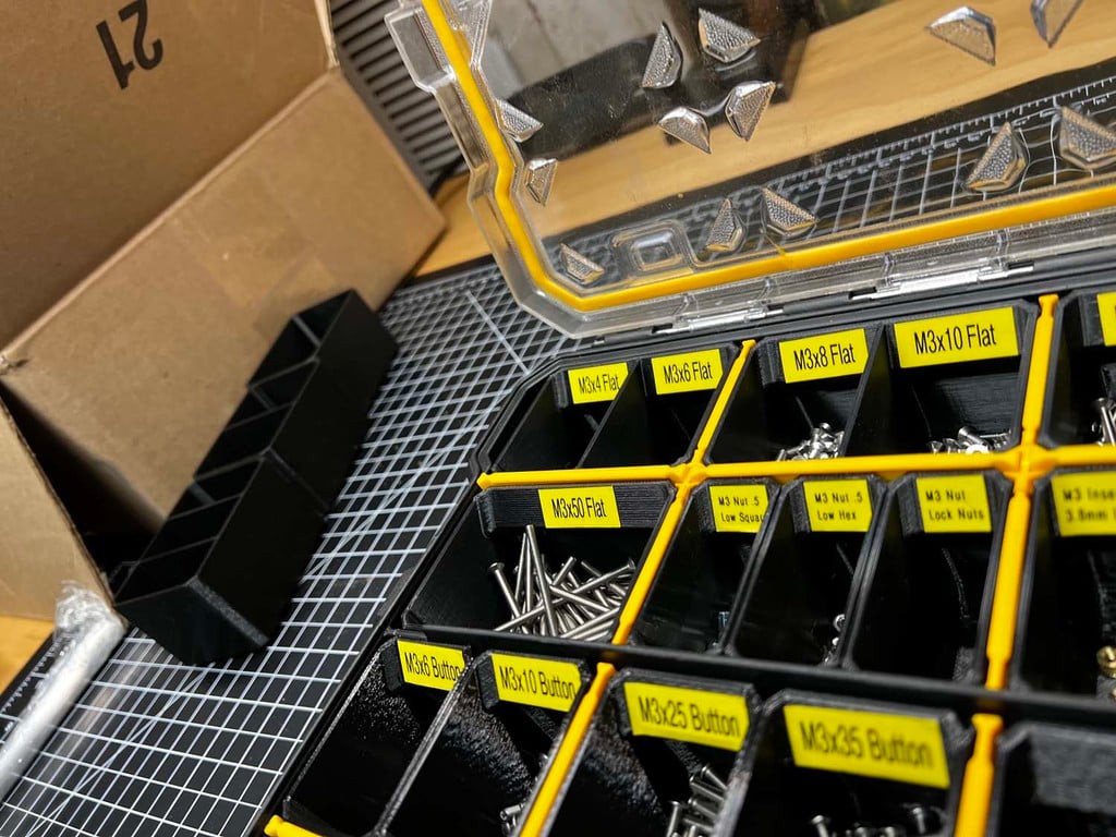 Modulaariset järjestäjälaatikot pienille osille
