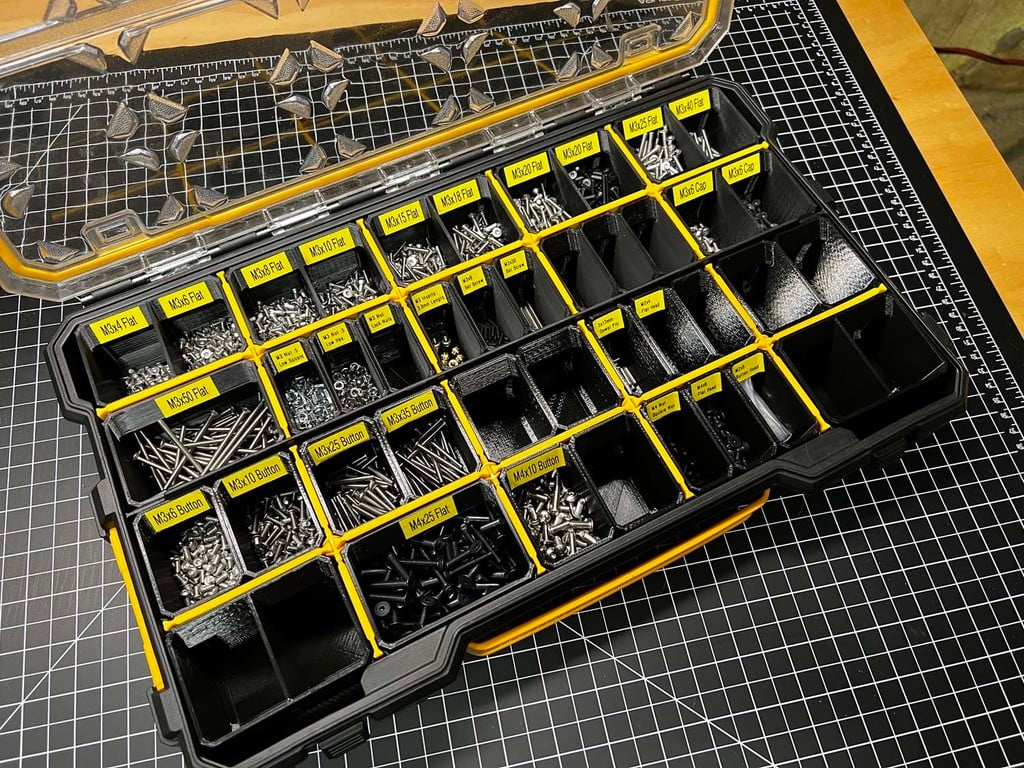 Modulaariset järjestäjälaatikot pienille osille