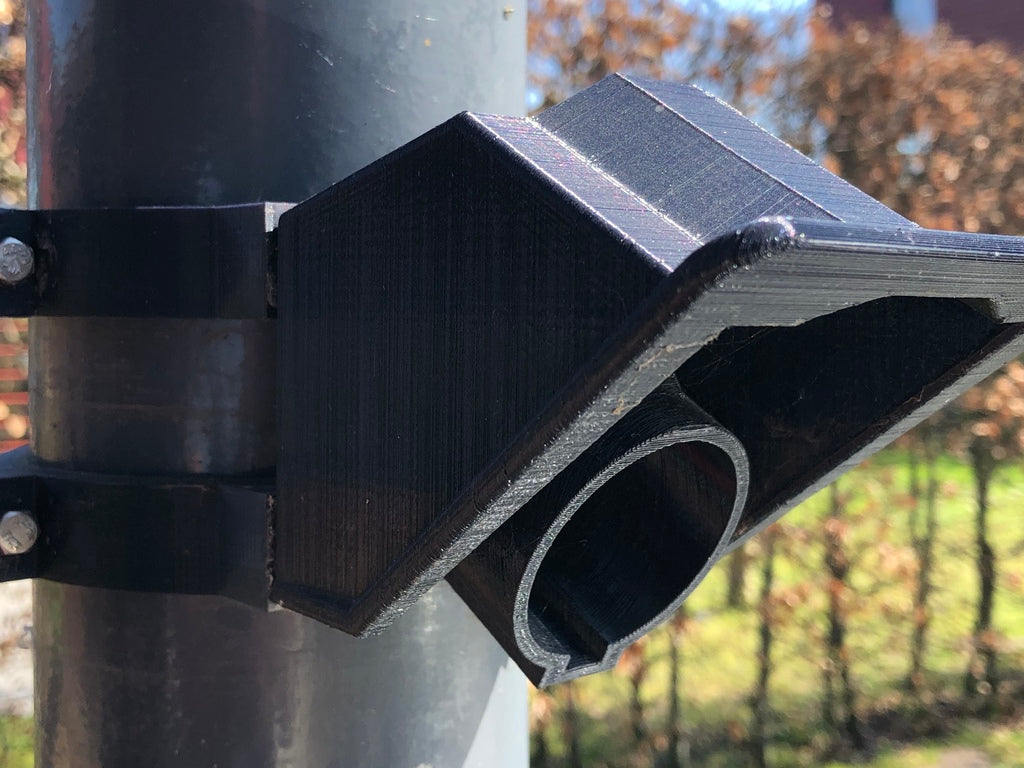 Mennekes tyyppi 1 latauskaapelin pidike seinälle/pylvääseen (110mm autonporttipylväs)