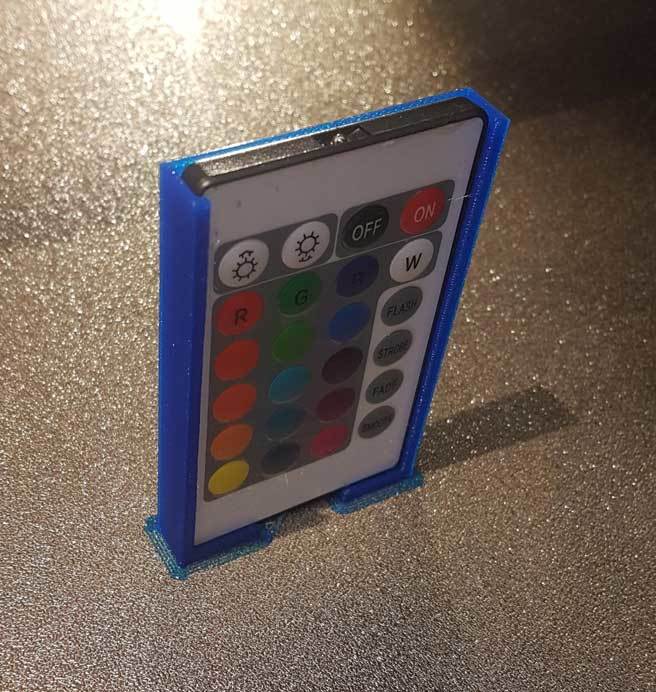 LED-kaukosäätimen pidike nauhavaloihin, jossa on kahdeksankulmainen reikä ja kiinteä vaihtoehto