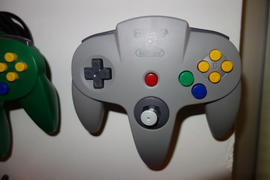 Seinäasennus 8bitdo X Retro-Bit 64 -ohjaimelle