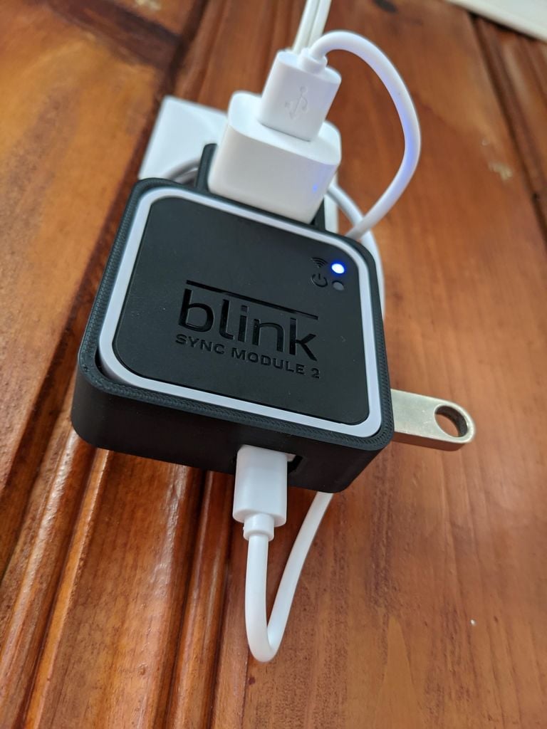 Blink Sync Module 2 - Pistorasiaan asennus