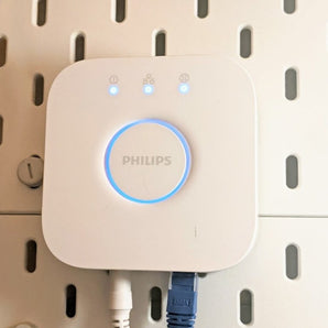 Philips Hue Hub v2.1 Skadis Kiinnitys