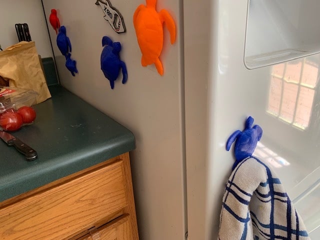 Magneettinen pyyheteline merikilpikonnateemalla
