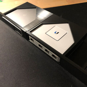 Ubiquiti UniFi USG ja Cloud Key Gen 2 Plus -hyllyasennus