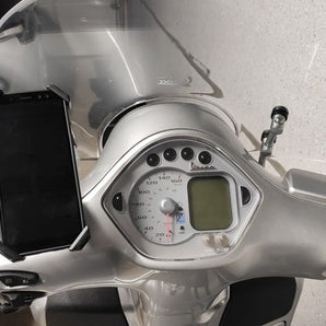 Puhelintelineen sovitin Vespa GTS:ään