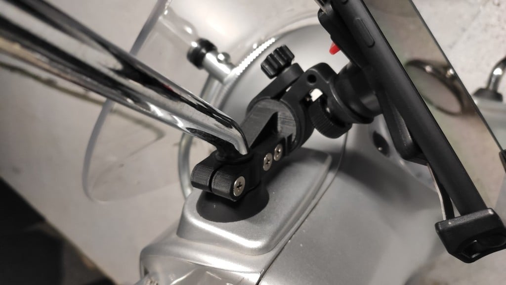 Puhelintelineen sovitin Vespa GTS:ään