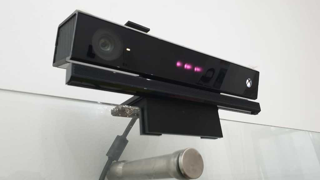 Säädettävä Kinect-kiinnike Xbox Onelle