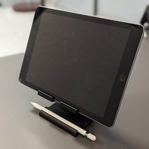 Teline iPadille ja Apple Pencilille