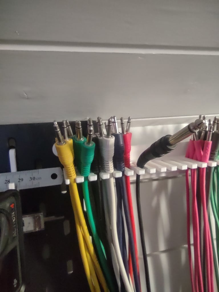 Skadis Eurorack Kaapelinpidin