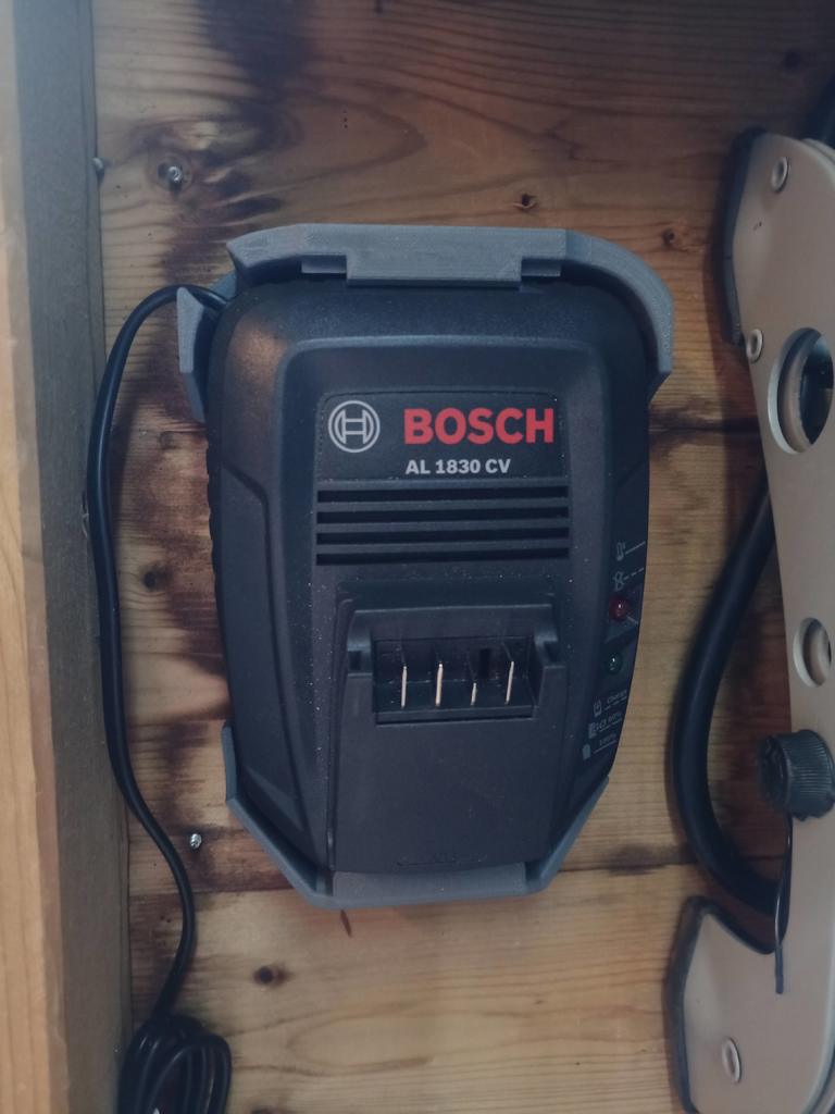 Bosch-akkulaturin seinäkiinnitys AL18xx