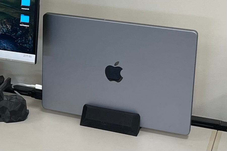 Pystyteline MacBook Pro 14:lle (2021) ja muille kannettaville tietokoneille