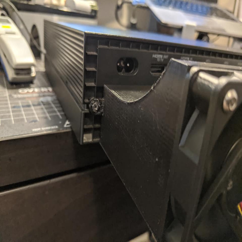 Pelijäähdytin Xbox One X:lle