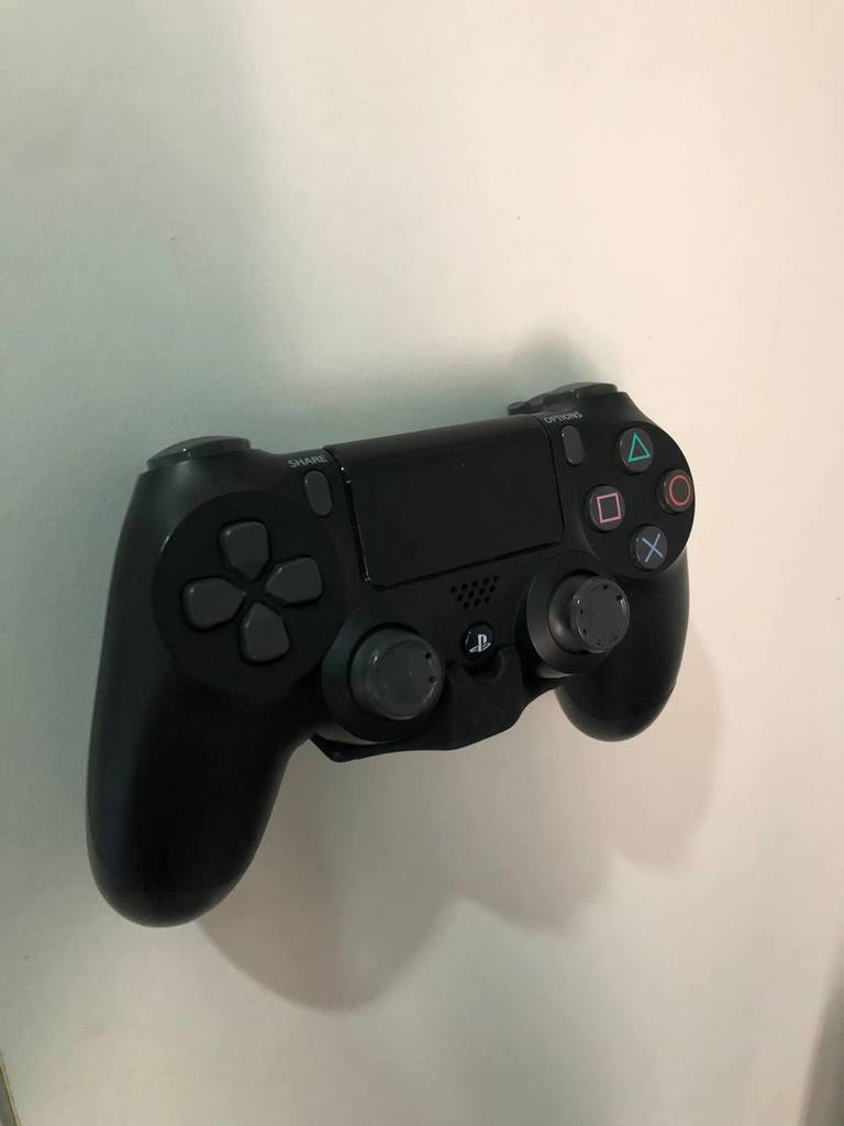 PS4-ohjaimen seinäkiinnike