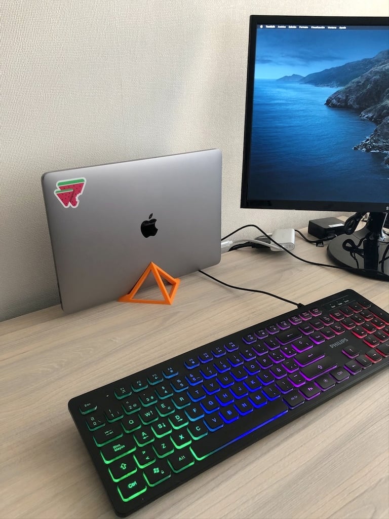 Telakointiasema MacBook Pro:lle