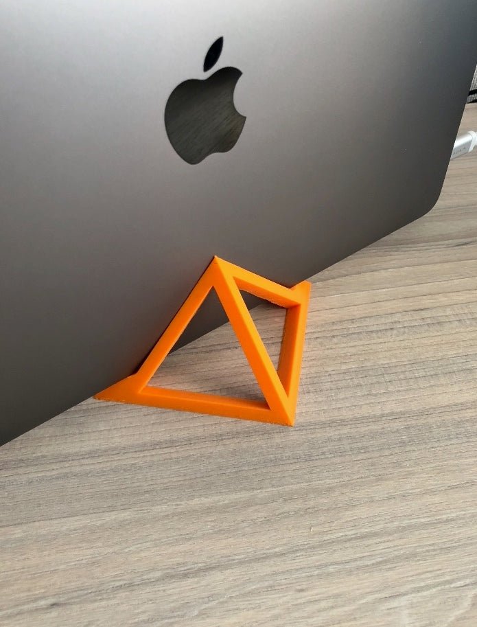 Telakointiasema MacBook Pro:lle