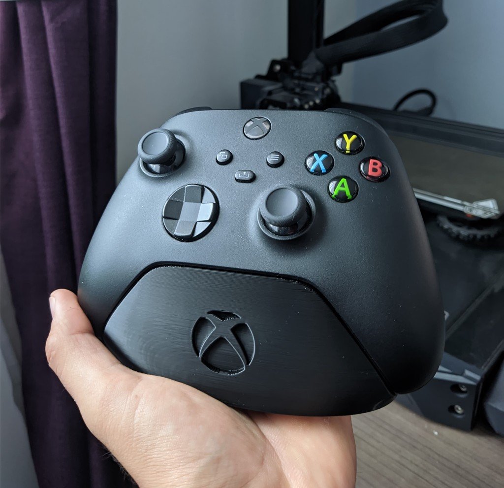 Minimalistinen Xbox-ohjaimen jalusta Xbox-logolla