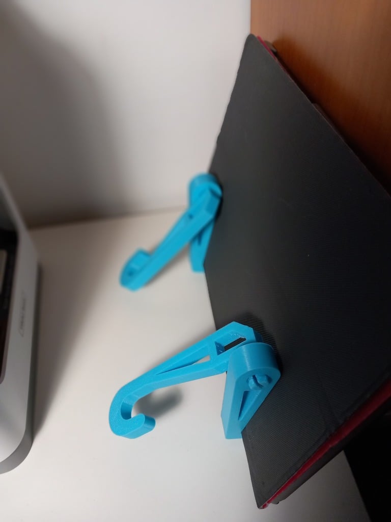 Tabletin pidike auton niskatukeen